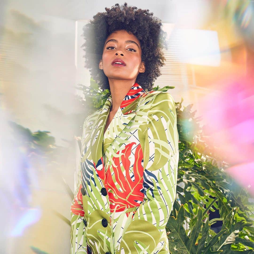 Saks Fifth Avenueのインスタグラム：「BARNEYS AT SAKS: Transport yourself to the tropics in @kimberlygoldson's vibrant and bold prints. Shop this and more in #BarneysAtSaks, our new destination for emerging designers and unique discoveries. Available in Saks NYC and at saks.com.」