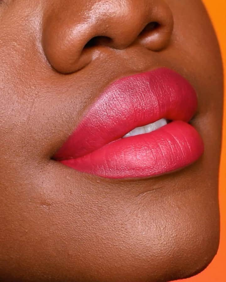 Motives Cosmeticsのインスタグラム：「Silky smooth & kiss proof 💋These Motives Liquid Lipstick shades on @safai305 make our heart skip a beat! Get them now at motivescosmetics.com 🖤」