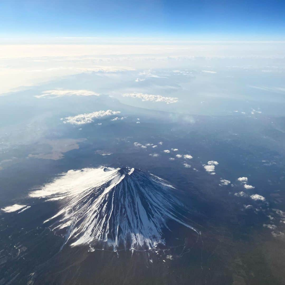 大宮エリーさんのインスタグラム写真 - (大宮エリーInstagram)「富士山🗻ってすごいなあ おすそわけ」2月13日 9時10分 - ellie_omiya