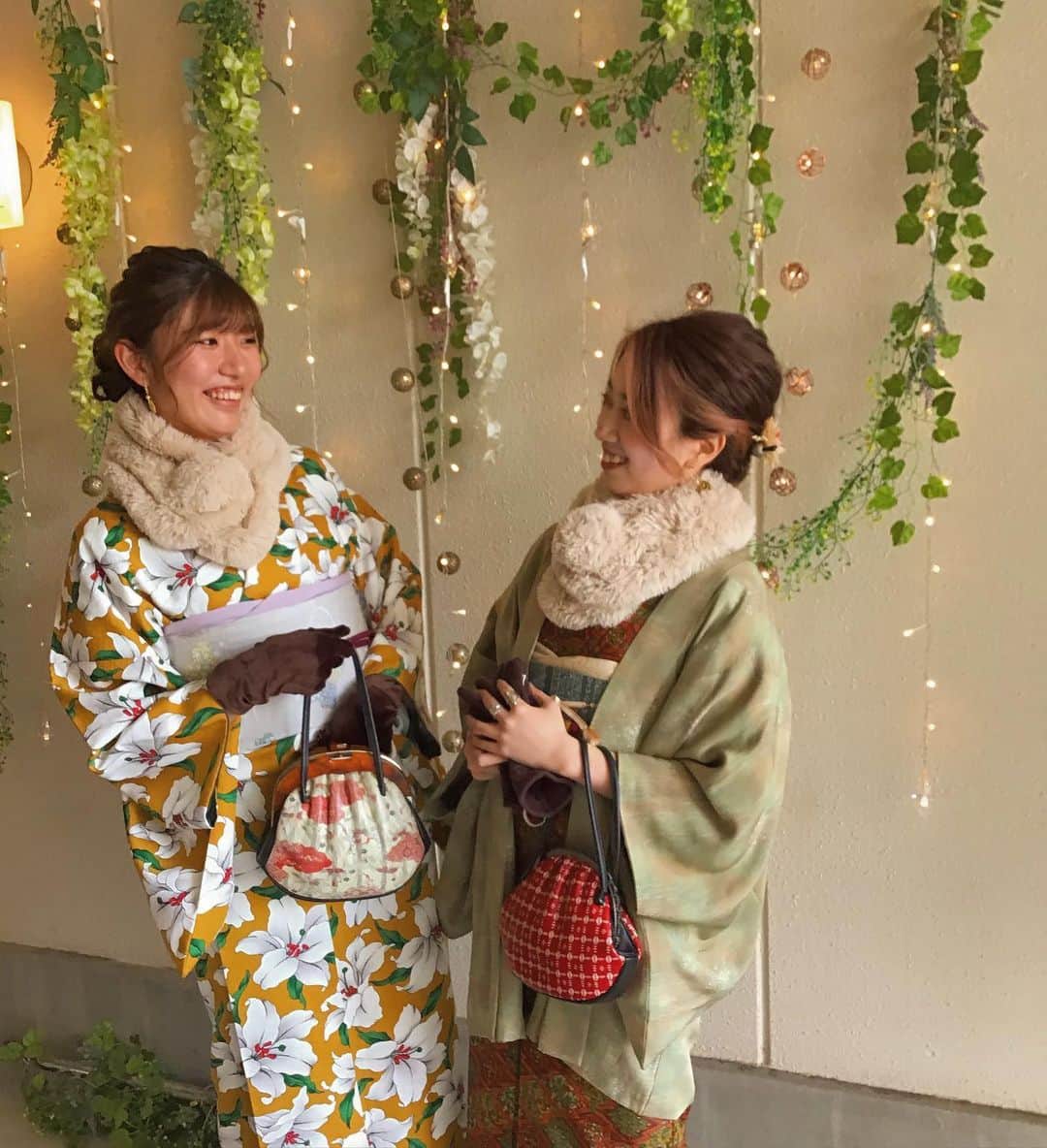 金沢着物レンタルshop心結〜kokoyui〜のインスタグラム：「お天気良くてお出かけ日和 首だけあったかくすれば、羽織もいらない天気になってきました  #金沢旅行  #金沢着物レンタル  #着物 #きもの  ──────  ⚫︎金沢駅前 着物レンタル心結(ここゆい)  ⚫︎営業時間 : 9:00〜18:00 ⚫︎address : 金沢市本町1-3-39 ⚫︎tell : 076-221-7799 ⚫︎金沢駅から徒歩5分  ⚫︎コインパーキング補助あり  心結の着物一覧▶@kokoyui_kimono 振袖や袴はこちら▶@kokoyui_furisode 七五三やお子さんの着物はこちら▶@kokoyui753」