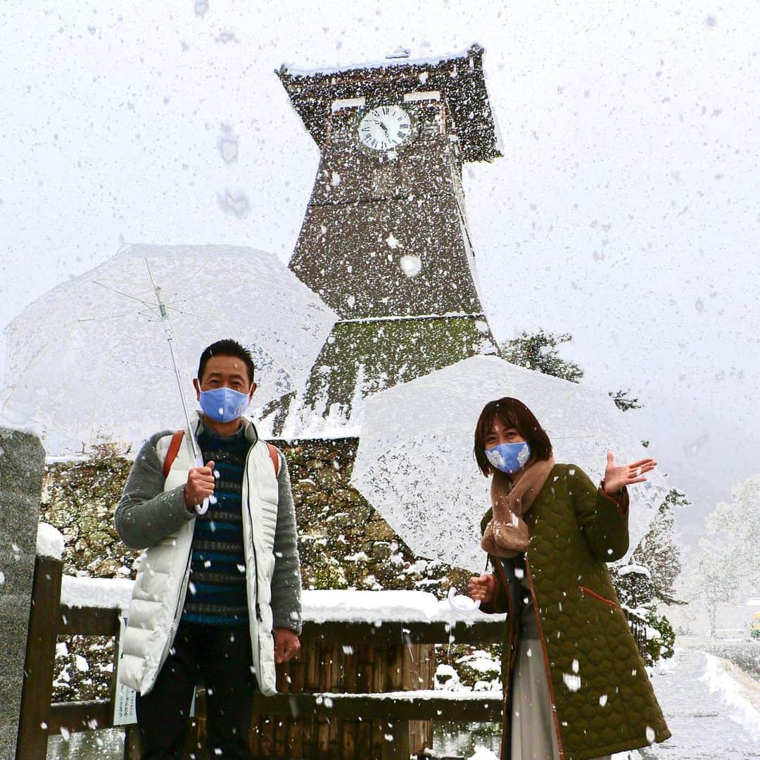 テレビ大阪「おとな旅あるき旅」さんのインスタグラム写真 - (テレビ大阪「おとな旅あるき旅」Instagram)「今週からまた新しい旅の様子をお届けします。※昨年12月に撮影したものです。  今回は、但馬のうまいもんがギュッと詰まった、兵庫・出石～香住への旅です。  いきなり“ここはどこ？”という、銀世界の映像でスタートします…乞うご期待！  まだ旅に出るのは少しガマンですが、今週もお家でお楽しみください！  2/13(土)18:30〜  #おとな旅あるき旅#テレビ大阪#三田村邦彦#小塚舞子#兵庫#但馬#香住#出石#辰鼓楼#皿そば#但馬牛#出石焼#白磁#大乗寺#応挙寺#円山応挙#絵師#新酒#香住鶴#松葉がに#カニ刺し#カニ味噌#甲羅酒#かにすき#カニ好き#雪化粧#銀世界」2月13日 9時11分 - tvo.otonatabi