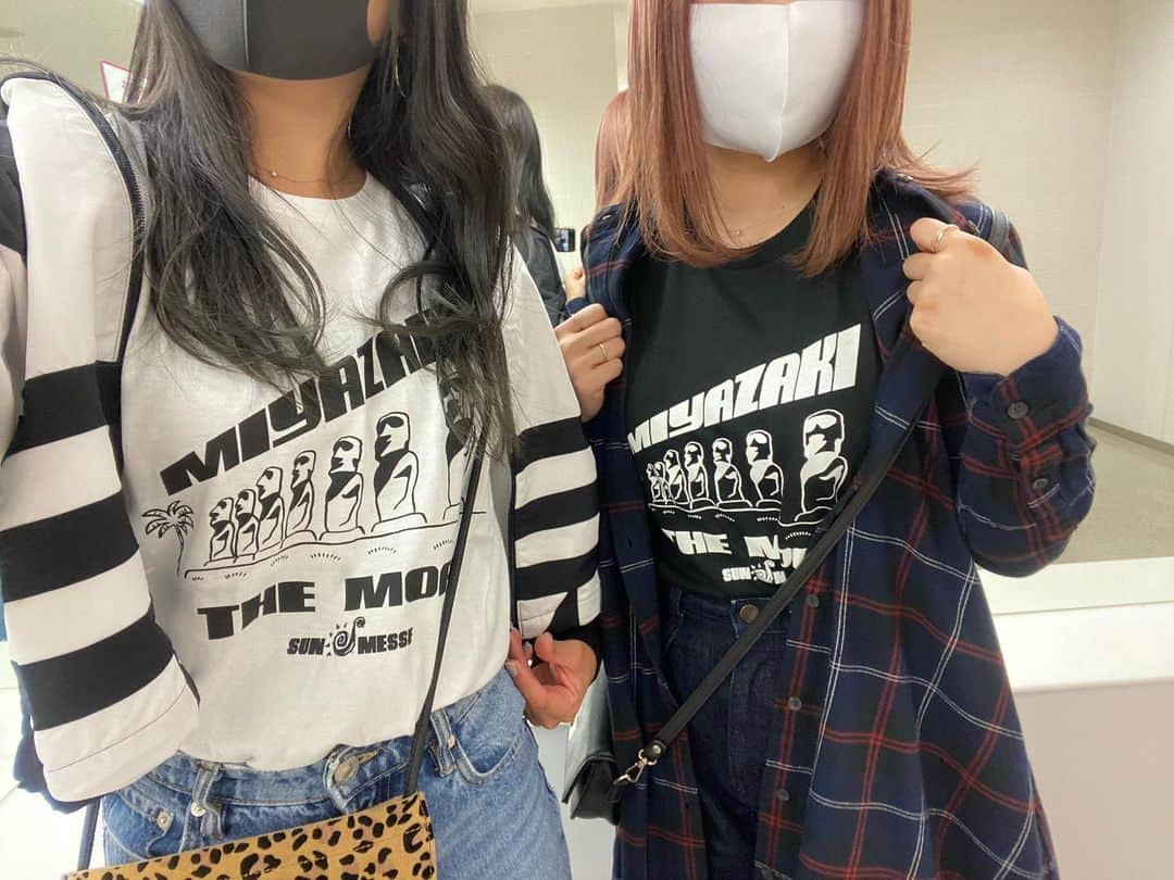 北山まいかのインスタグラム：「宮崎で一目惚れした モアイTシャツを鹿児島で着て 最後の日を堪能した☺️」