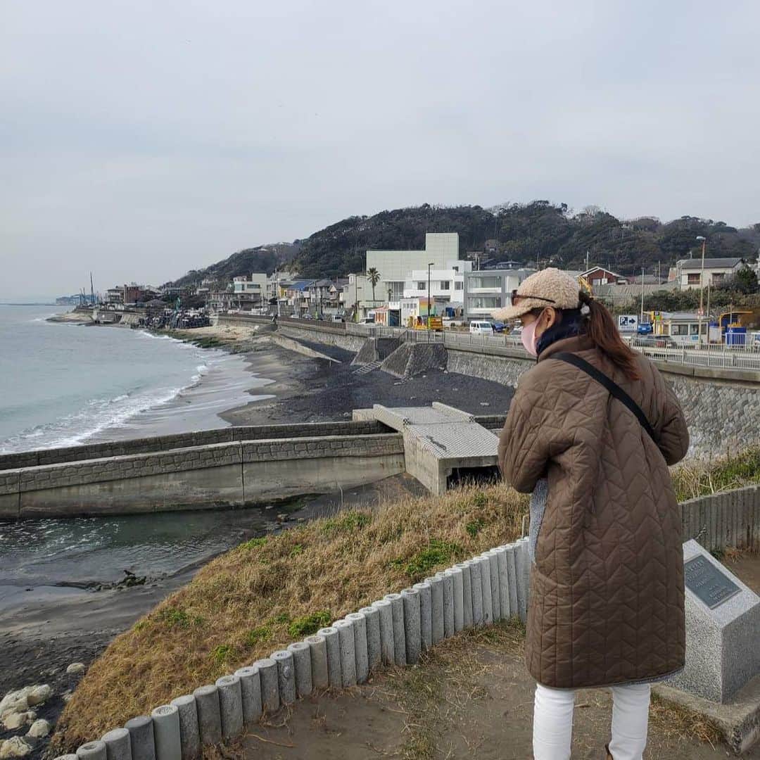 益子直美さんのインスタグラム写真 - (益子直美Instagram)「アジサイ王子！  よくよく見ると本当に顔に見える。  海へ、、、  メカブ、まだかな。  と、偵察。  #アジサイ王子  #湘南  #garden」2月13日 9時13分 - naomi.masuko
