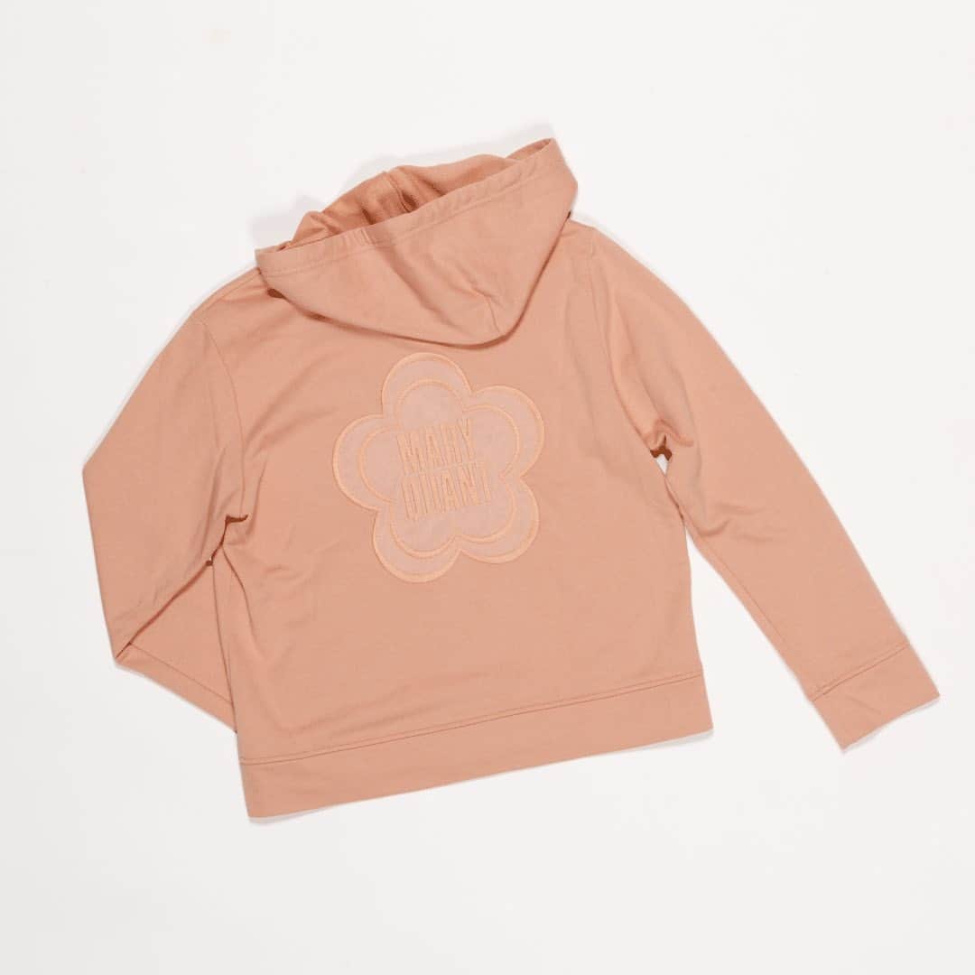 MARY QUANT officialのインスタグラム：「#バッグチュールデイジーアップリケパーカ - #MARYQUANT #2021SPRING #NEWITEMS #FASHION #HOODIE - #マリークヮント #パーカー #春ファッション #カジュアル #カジュアルコーデ」