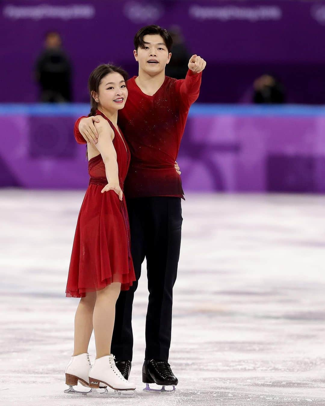 アレックス・シブタニのインスタグラム：「On this day 3 years ago, we skated our Free Dance in the Team Event at the Olympics. The Free Dance was the final segment, and it was an amazing feeling to perform well and lock in a spot on the podium. It was a high-pressure situation and our first time participating in a team competition. Challenges aside, we came together, supported one another, and were proud to earn a medal for Team USA.  📸: Richard Heathcote, Jamie Squire (Getty Images)  #pyeongchang2018 #olympics #winterolympics #teamusa #figureskating #teamevent #teamusa #shibsibs」