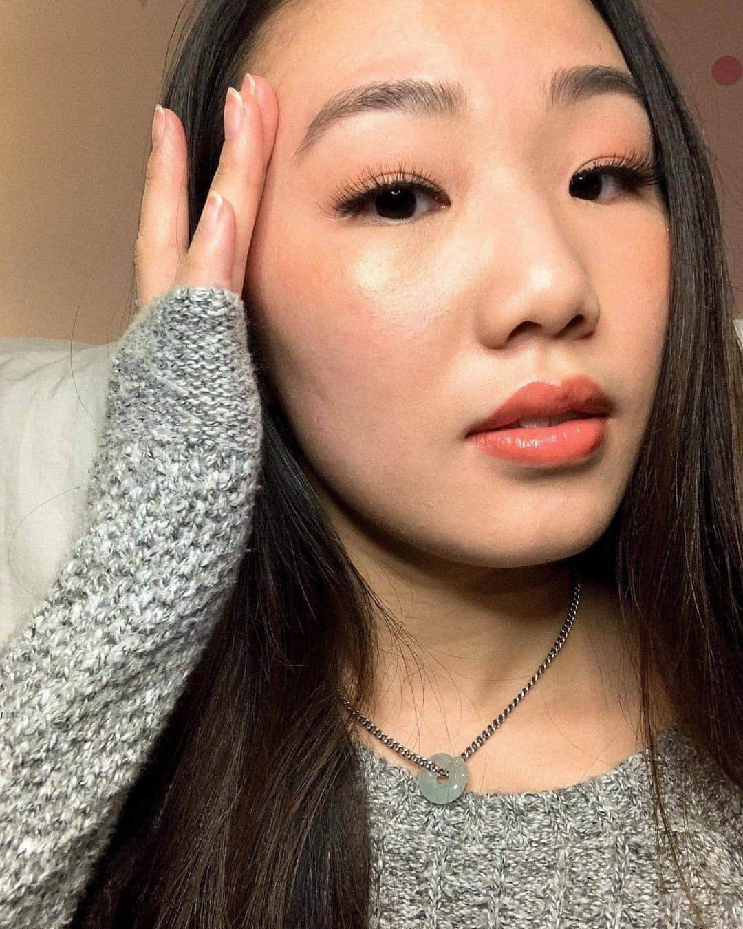 BECCAのインスタグラム：「Christy on how she's celebrating The Year of the Ox from home, with a little help from her BECCA favorites: "For Lunar New Year, I usually celebrate it by having a very big dinner with my extended family, but this year will be a bit different since it will just be with my immediate family at home.  ✨ A makeup tip would be finishing a look with a bold red lipstick because red has such an important meaning in Chinese culture representing good fortune and happiness ❤️." - @asian.crystal  Christy wears Pressed Highlighter in Rose Quartz. ✨  #LunarNewYear」
