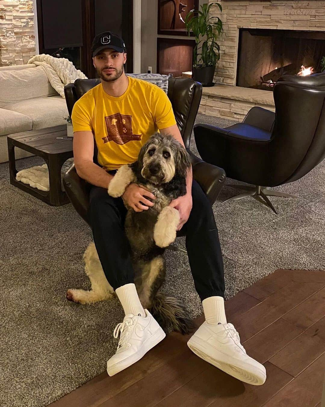 キャブスさんのインスタグラム写真 - (キャブスInstagram)「Join @larrydn7 in showing love to @cle_caninecountryclub, a haven for dogs here in CLE! 🐶  Bid on tonight’s @_bigjayy_ jersey in the GameDay+ section of the #CavsApp, championed by @westfield1848, and we’ll match the proceeds for @cle_caninecountryclub!  #ClevelandHelpingCleveland」2月13日 9時46分 - cavs