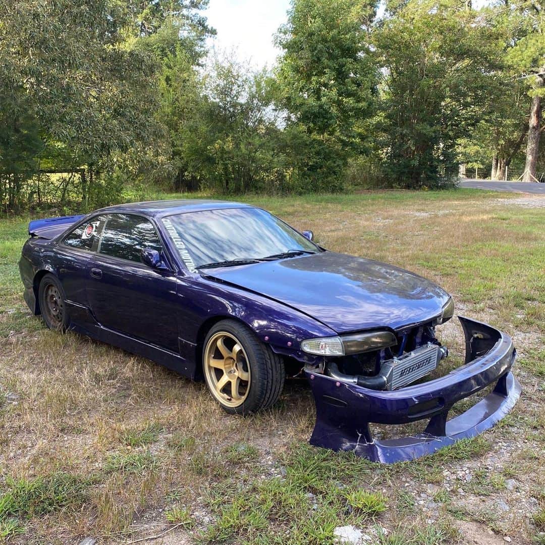 スティーブのインスタグラム：「Who wants to guess what engine we wound up getting for our S14 Silvia ?? Guess before you swipe right and then guess again and watch today’s new video!  Mega thanks to @sfl240sx Kyle for good help making this happen!! 前回の皆様から多くのコメントをいただいてとても参考きなりました！ありがとうございます。さて、S14にどのエンジンを手に入れたのでしょうか？ 本日の動画をチェックしてね」