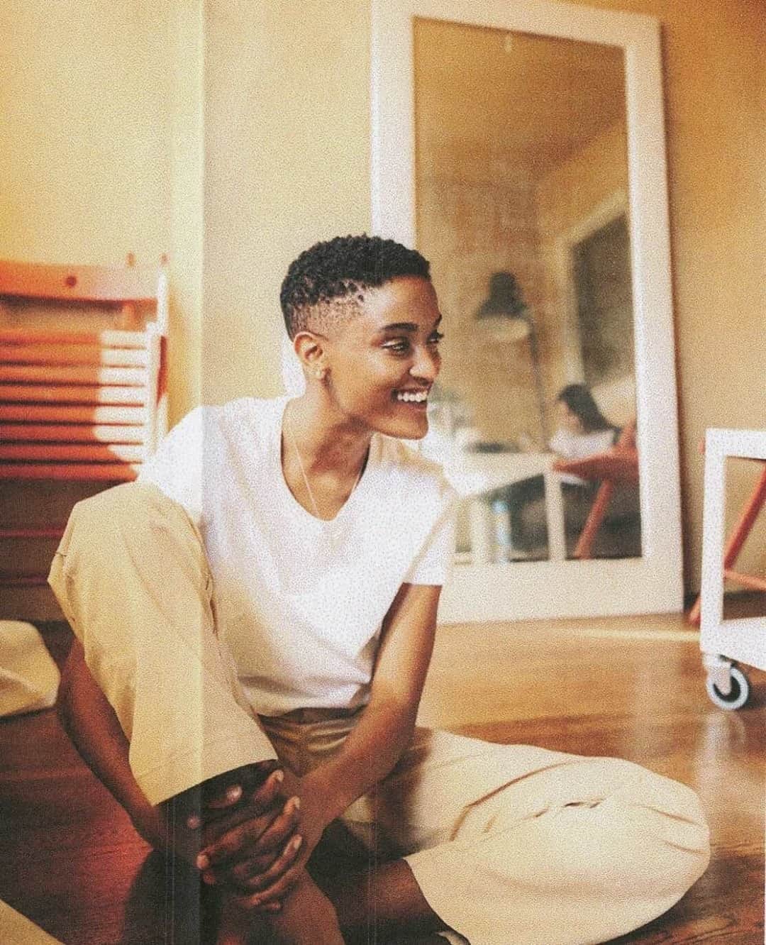 Block.fmのインスタグラム：「The InternetのSyd、ソロ名義としては約3年半ぶりの新曲「Missing Out」をリリース！⁠ ⁠ 浮遊感漂う印象的なメロディーがリフレインするバックに、物憂げなSydの妖艶な歌声がのる唯一無二のトラックとなっている。Zane、Lil Uzi Vert、James Blake、Disclosureらの楽曲へのゲスト参加など、多岐に渡る活躍を見せている。⁠ ⁠ link in bioからチェック」