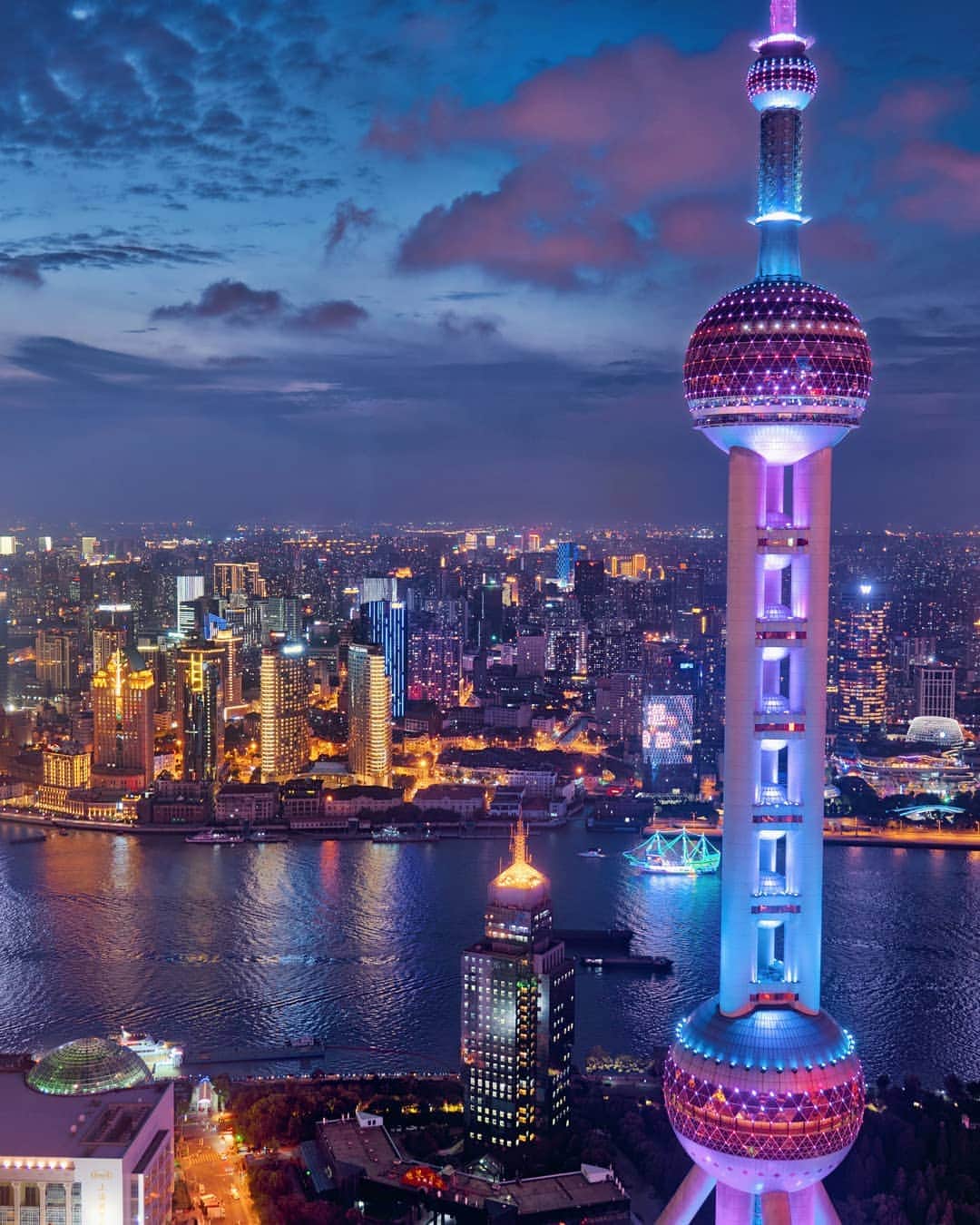 リッツ・カールトンのインスタグラム：「Welcoming the Year of the Ox from stunning city heights, at The Ritz-Carlton #Shanghai, Pudong.」