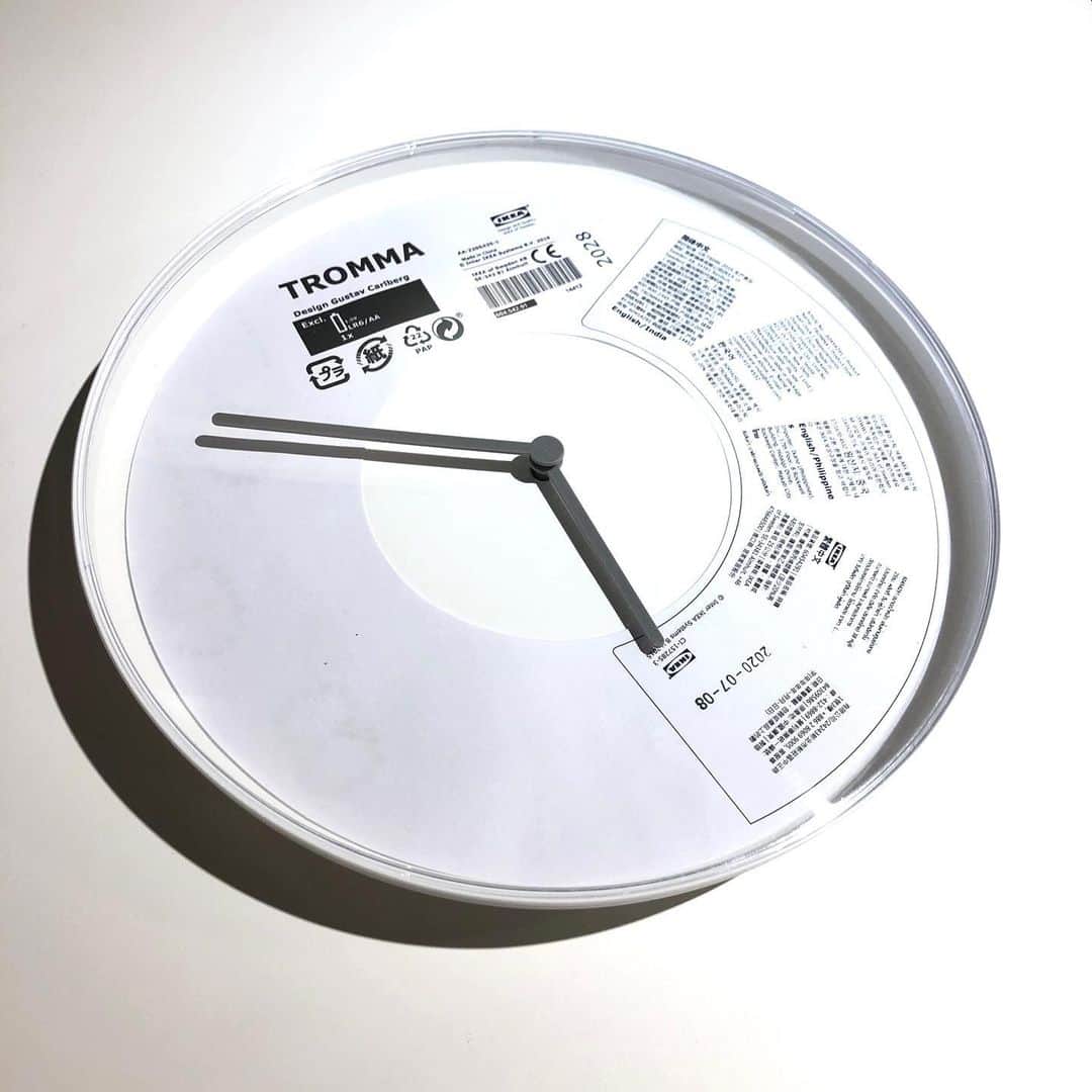 森井ユカさんのインスタグラム写真 - (森井ユカInstagram)「TBS『サタデープラス』IKEA雑貨ベスト15でご紹介の、フタをはずして絵を描いたり写真を貼ったりした時計「TROMMA」ですが、私のはこんな感じです！　付属の説明書をそのまま文字盤に貼り付けました。工業製品ぽくてめたんこカッコいいんだけど…！😭みんなやってみて！（あくまで個人の工作で、IKEAが推奨しているものではありません）  I remade a clock from IKEA!  #tromma #ikeahack #ikeahacks #ikeahackers #ikea渋谷 #ikea #ikeahome」2月13日 10時10分 - yukamorii