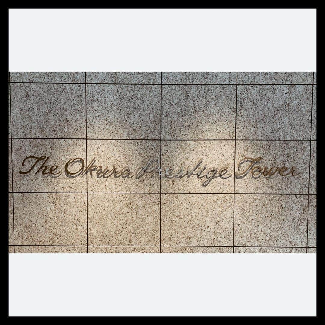 のインスタグラム：「. @paradise_tyo  @estessimo_official  @dermarise  . @theokuratokyo  . 虎ノ門にある　"The Okura Tokyo" . ７階の美容院"パラダイス" へ💓 今回はヘッドスパをしてもらったよ🧡 . まず頭皮診断をして自分の髪の様子を確認。 そこで自分にあったメニューをしてもらう💓 . 自分の髪の生え具合とかまったく 見たことなかったから衝撃受けた🤣w . クレンジングして栄養入れて 保湿して頭皮マッサージに たくさんのケアを身体に💓😌🍃 . 今まで味わったことのない香りに とても心地よくって心まで満たされた💫💓 . お顔のたるみ、シワ、浮腫みも 頭皮からきている事が目に見て実感。 頭皮を引き上げることによって お顔どころか、全身のスッキリ感と 身体が軽くなるって感じ🧡🤔❤️ . やっぱりお仕事の目疲れ、 肩凝りも浮腫みの原因に。 放っておけないなぁ〜😭😭😭 . リンパを身体中巡らせることって 本当に大切だし、自分のことを知って 少しずつでもケアしていくこと。 未来の自分を作るのは今だから できるだけキレイな自分で居れるよう、 身体のケア、美容意識していきたいな。 . 美容の知識もたくさん教えてくれて 勉強になりました💓😆😆😆 . ぜひ @paradise_tyo オススメです . 私のInstagram見たとお伝えされると 30% OFF🍃だよ❤️👈👈👈💫 . 皆さんヘアケア💇‍♀️されてますか？💓  . #ヘアケア#頭皮ケア#ヘッドスパ #美容#美意識#美学#美活#小顔効果 #オークラ東京#虎ノ門 #paradise#estessimo#spa #dermarise#refresh#beautycare」