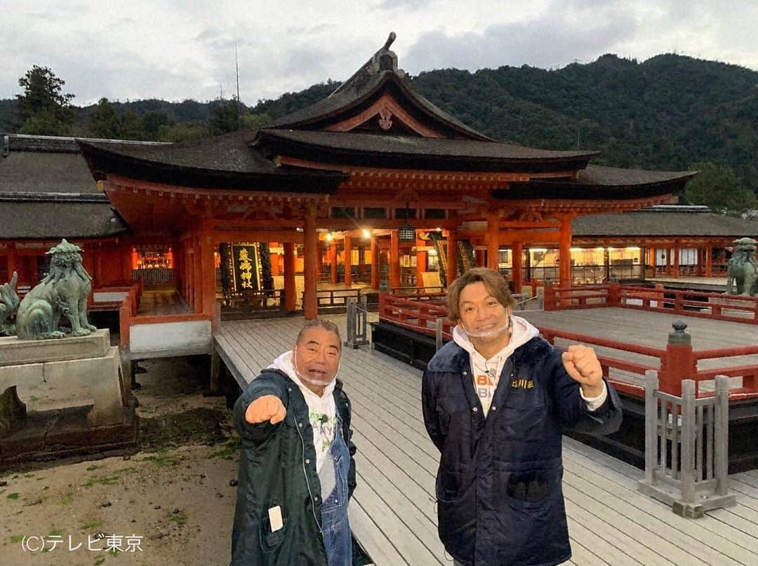 テレビ新広島さんのインスタグラム写真 - (テレビ新広島Instagram)「＼出川＆香取の広島充電旅🔌⚡️／  きょう13日(土)午後３時からは  『#出川哲朗の充電させてもらえませんか？ 　絶景の瀬戸内海の島々！ 　世界遺産・厳島神社SP』⛩️  #出川哲朗 と #香取慎吾 が 広島・竹原市から宮島を目指す 充電バイク旅🍉🍉🍉  #充電旅 #充電 #電動バイク #スイカ #スイカヘルメット #ヤバいよヤバいよ #香取くん #SMAP #新しい地図 #瀬戸内海 #竹原市 #宮島 #厳島神社」2月13日 10時26分 - tss_tv_official