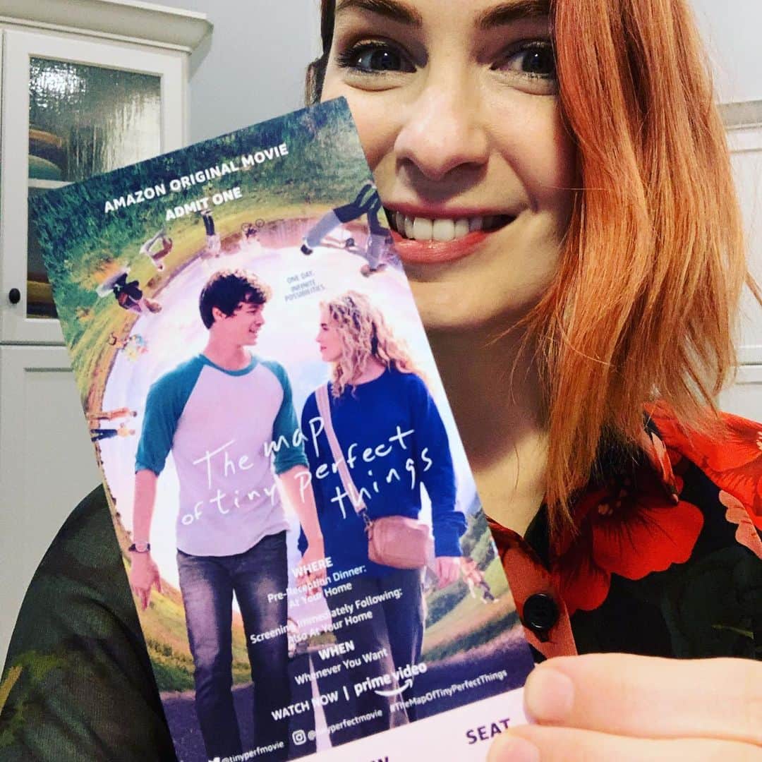 フェリシア・デイのインスタグラム：「My friend Ian Samuels @dappertoad directed a new movie out on @amazonprimevideo today, The Map of Tiny Perfect Things! It is based on a story by my friend @levgrossman, and Amazon sent me a dinner basket to eat while I watch! Can’t wait, Ian is truly a genius!」