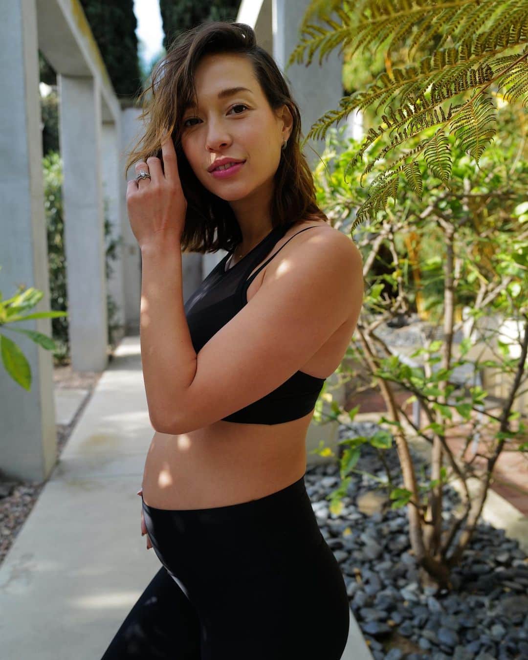 Livのインスタグラム：「Let’s talk body shaming. During any festive season weight gain is normal, but for us celebrating the Lunar New Year it’s tradition to be scrutinized. Celebrating in Taiwan last year I was cornered by my sister-in-law who shared that people were surprised at how I wasn’t as thin as they thought. They didn’t know I was going though a miscarriage at the time. Now people tell me I don’t look pregnant, like I just ate a burrito, so I am not big enough to legitimize being pregnant. Ladies, this cycle of negativity has got to stop! Our bodies, our shape is not up for commentary EVER. If you see someone who has gained or lost weight they must be going though something and could use a comment like “you look beautiful” instead, no? Let’s continue to spread love for ourselves and others 💞✨」