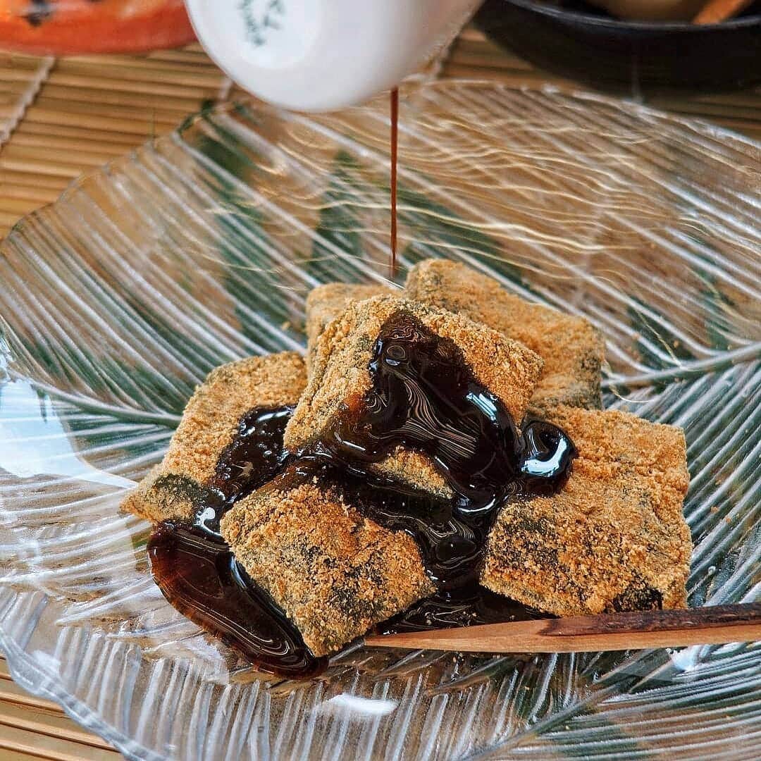 toiro_wagashiのインスタグラム：「Hello everyone!  TOIRO will join at @warungmolamola_  Saturday market. On Saturday, 13 February 2021  11AM-15PM. We have listed some special wagashi to bring there. Save the date and please feel free to visit and enjoy the flavors of our wagashi.  Have a great day all!  #toiro_wagashi#saturdaymarket #bali #wagashi #japanesesweets」