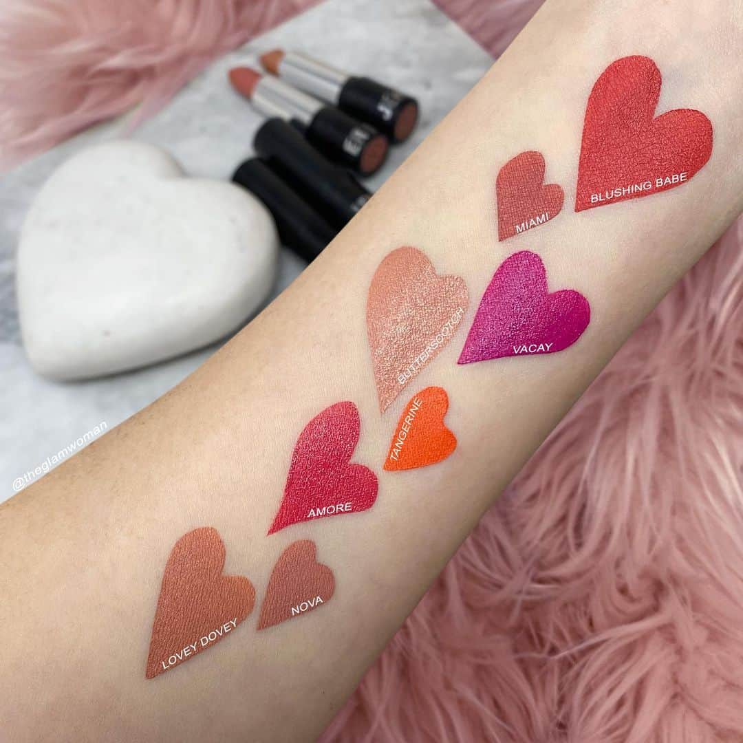 Kylie Cosmeticsさんのインスタグラム写真 - (Kylie CosmeticsInstagram)「these swatches have our heart 💗 @theglamwoman showing us her fav picks for valentine's day! 🤗」2月13日 11時12分 - kyliecosmetics