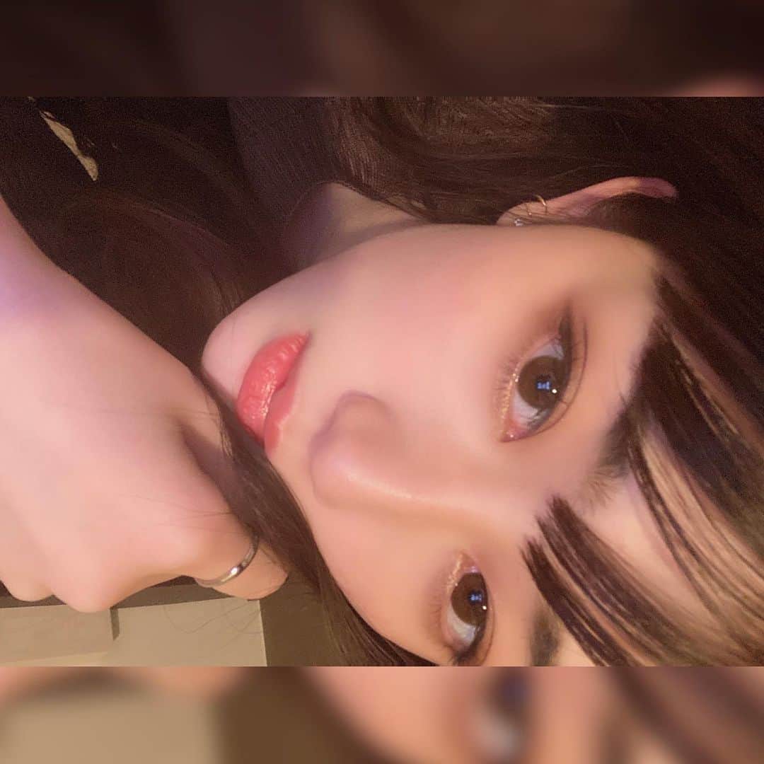 黒田瑞貴のインスタグラム：「ライン使わないで1日崩れないメイク メイクして1日過ごしてからの自撮り😶💕 #bareminerals  #fashion」