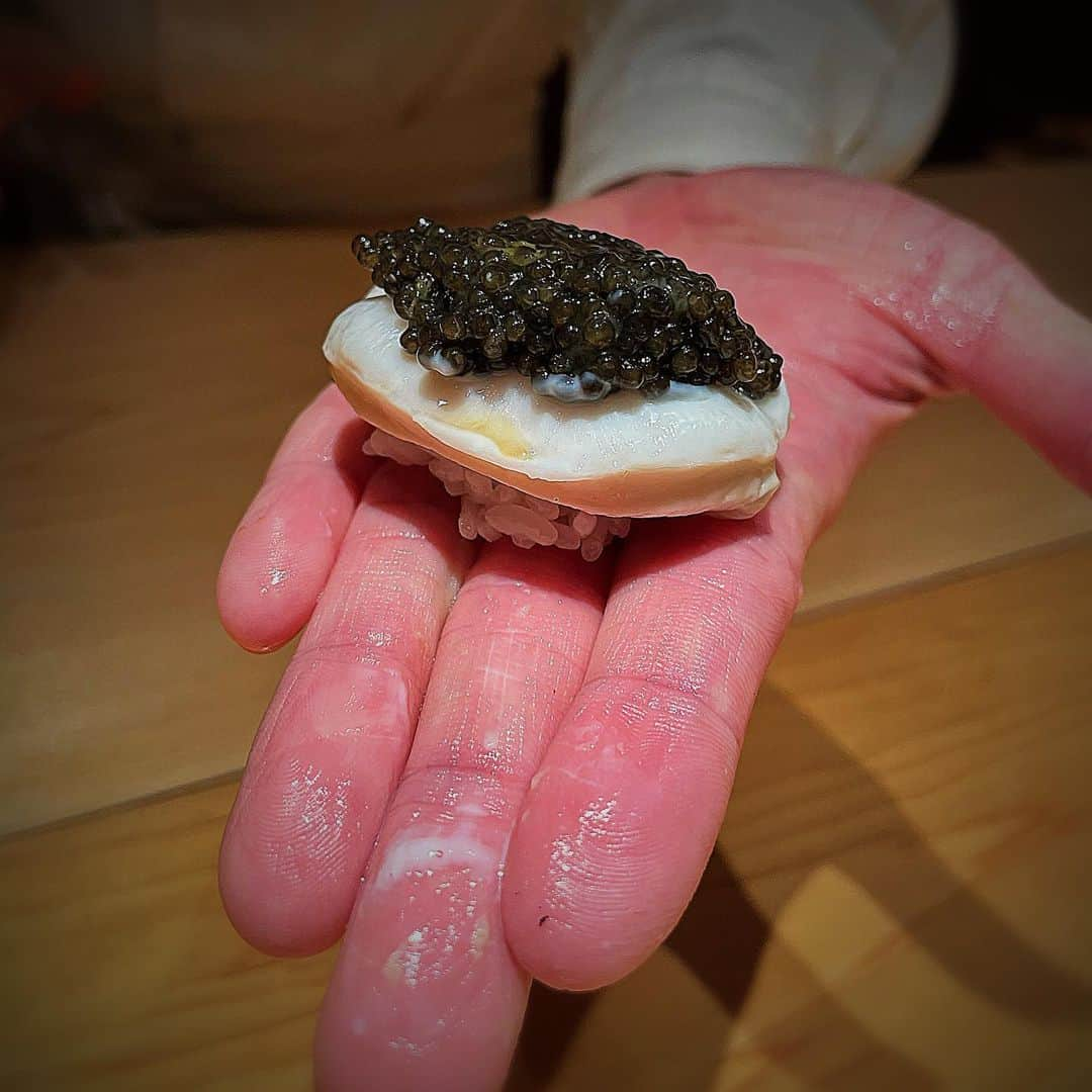 堀江貴文さんのインスタグラム写真 - (堀江貴文Instagram)「#caviar #blowfish #sperm #フグの白子に自家製キャビアを乗っけてもらう #鮨一幸の塩分濃度2.7%自家製キャビア #美味しくないわけがない #夕食 #料理 #美味しい #ごはん  #food #foodlovers #foodie  #delicious #foodoftheday #foodgasm  #yum #yummy #tasty #eat #eating #hungry #foodpics #fresh #tasty #eating #foodpic #instafood https://teriyaki.me/articles/531」2月13日 11時34分 - takapon_jp