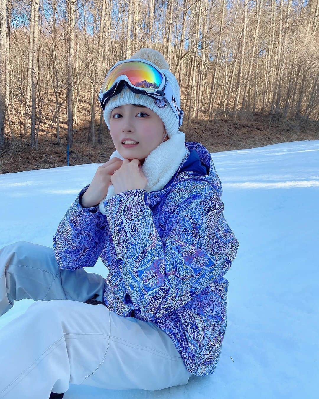 こよちゃんさんのインスタグラム写真 - (こよちゃんInstagram)「❄️❄️❄️ ・ ・ 格好だけは一丁前です🔰 ・ #スノボ女子 #スノボー女子 #スノボウェア #ゲレンデマジック #水色向上委員会 #ニット帽 #ロキシー #roxy #スノーボード #スキー場 #スキーウェア」2月13日 22時24分 - koyomatsu5