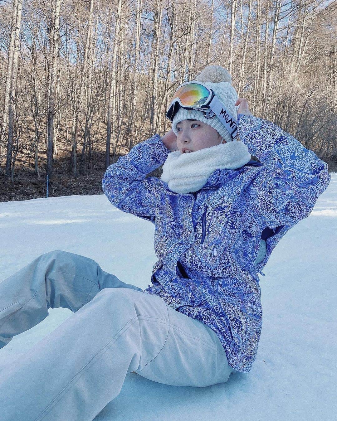 こよちゃんさんのインスタグラム写真 - (こよちゃんInstagram)「❄️❄️❄️ ・ ・ 格好だけは一丁前です🔰 ・ #スノボ女子 #スノボー女子 #スノボウェア #ゲレンデマジック #水色向上委員会 #ニット帽 #ロキシー #roxy #スノーボード #スキー場 #スキーウェア」2月13日 22時24分 - koyomatsu5
