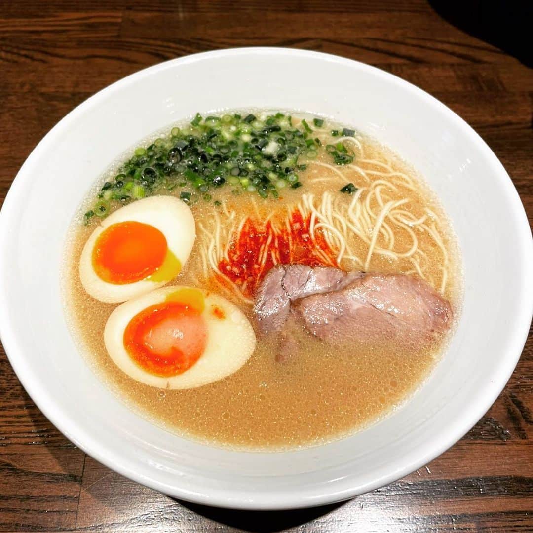 桜井誠のインスタグラム：「パチスロ（旅）にも出演した宮崎の友達、鶴ちゃんがラーメン屋さんをオープンしたとのこと！ これはっ！美味そうなビジュアルのラーメン様ではないか🍜 自粛が終わったら食べにいきたい🤤🤤 宮崎にお住まいの方は是非！  宮崎　あか星 宮崎県宮崎市原町12-7 火曜、水曜定休」