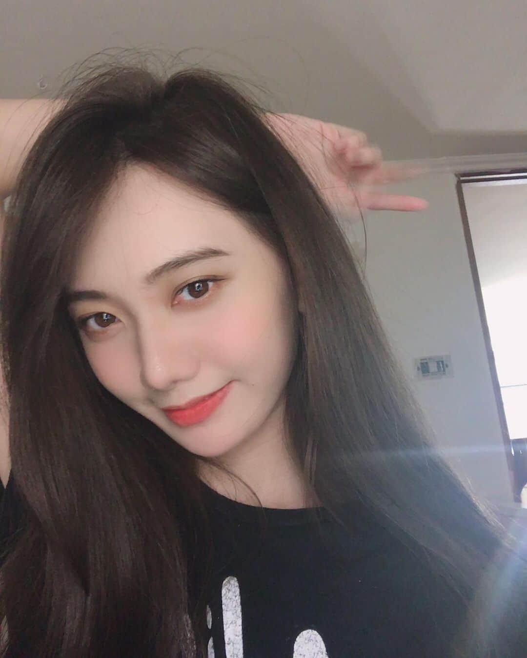 羅晴のインスタグラム：「Happy 牛 Year🐂 新年快樂！初二快樂✌️ 加上 大🍊大利  五🧧臨門 #happylunarnewyear」