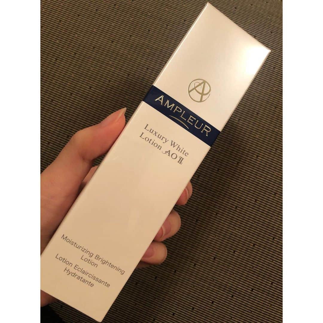 川崎琴之のインスタグラム：「これ使ってみたら凄くよかった おすすめ😘  #ハイドロキノン美容水 #アンプルール」