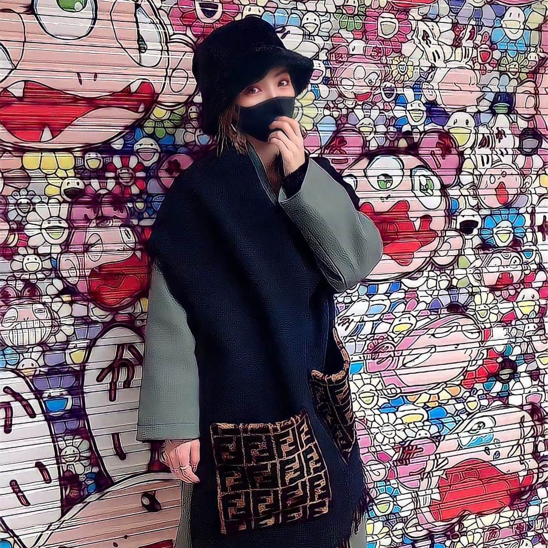 MIOのインスタグラム：「🌼🌸🌹#カイカイキキ　@kaikaikikigallery」