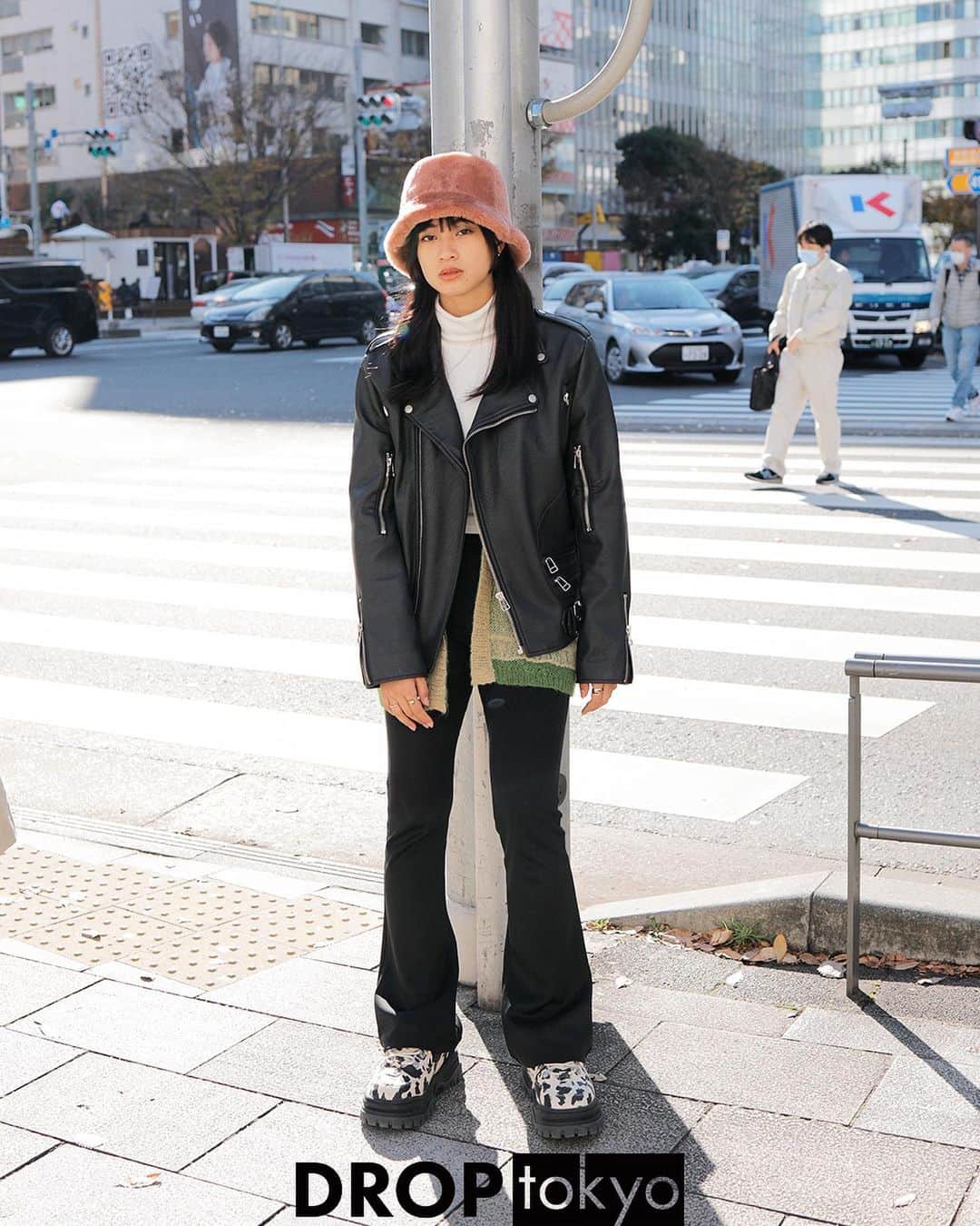 Droptokyoさんのインスタグラム写真 - (DroptokyoInstagram)「TOKYO STREET STYLES #streetstyle#droptokyo#tokyo#japan#streetscene#streetfashion#streetwear#streetculture#fashion#ストリートファッション#コーディネート ⁣⁣ Photography: @abeasamidesu @cazumax @yuri_horie_」2月13日 20時59分 - drop_tokyo