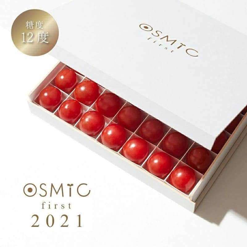 ＯＳＭＩＣ【オスミックトマト公式】さんのインスタグラム写真 - (ＯＳＭＩＣ【オスミックトマト公式】Instagram)「大変お待たせ致しました！﻿ 昨年も大人気で3000箱完売した「OSMIC first」が﻿ 今年も予約スタート🎉😆🎊﻿ ﻿ 🍅「OSMIC first 2021」🍅﻿ 3/31までのご予約で✨10%OFF✨﻿﻿ ﻿﻿ 『糖度12度以上の最高級ミニトマト』﻿﻿ １年に一度、1000粒に１つしか出会えないOSMICトマトの最高傑作👑﻿﻿ ﻿﻿ 最高級の甘～いミニトマトはギフトにもおすすめの逸品💓🎁﻿﻿ ﻿﻿ 数量には限りがございますので、ご予約はお早めに♪﻿﻿ ﻿﻿ ※商品の発送は4月より順次発送となります﻿﻿ ﻿﻿ <OSMIC first 2021>﻿﻿ 定価:￥5,000（税別）﻿﻿ 内容量:約450g﻿﻿ ﻿﻿ #OSMIC #OSMICfirst2021 #OSMICfirst #オスミック #オスミックファースト2021 #オスミックファースト #2021 #最高級 #ミニトマト #最高級トマト #ギフト #プレゼント #母の日 #父の日 #誕生日プレゼント #フルーツトマト #限定商品 #予約販売 #先着順 #トマト好き #トマト料理 #トマトレシピ #🍅 #🎁 #完売御礼」2月13日 20時59分 - osmic_jp