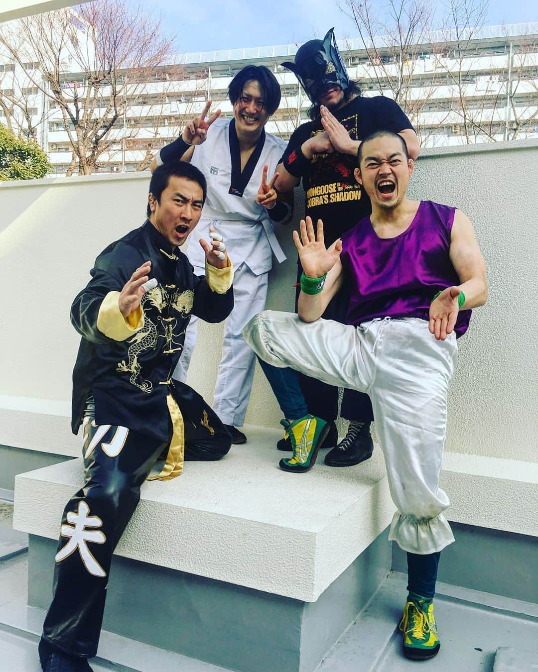 福田洋のインスタグラム：「わたしたち4人組、人呼んで「アジアン・カンフー・レボリューション」略して  #アジカン  実はユニオンプロレス時代から長い付き合い&ほとんど同じような年齢のわたしたち。  もともと方法が違うだけで目指すところは似たようなわたしたち。  しかしこのユニットで活動しだしてからより深く、魂レベルで絆が深まってきたような気がします。  この感覚、一言で言うと、嬉しい！  そして今日の風戸師父の頑張りは凄かった！ #高島平がトランス状態 でした。 もっともっと可能性を探れる、深くカンフーれる。旅は始まったばかりです。  #バレンタインデー #に #チョコもらえるだけで #も #なってよかった #プロレスラー  #basara_pw」