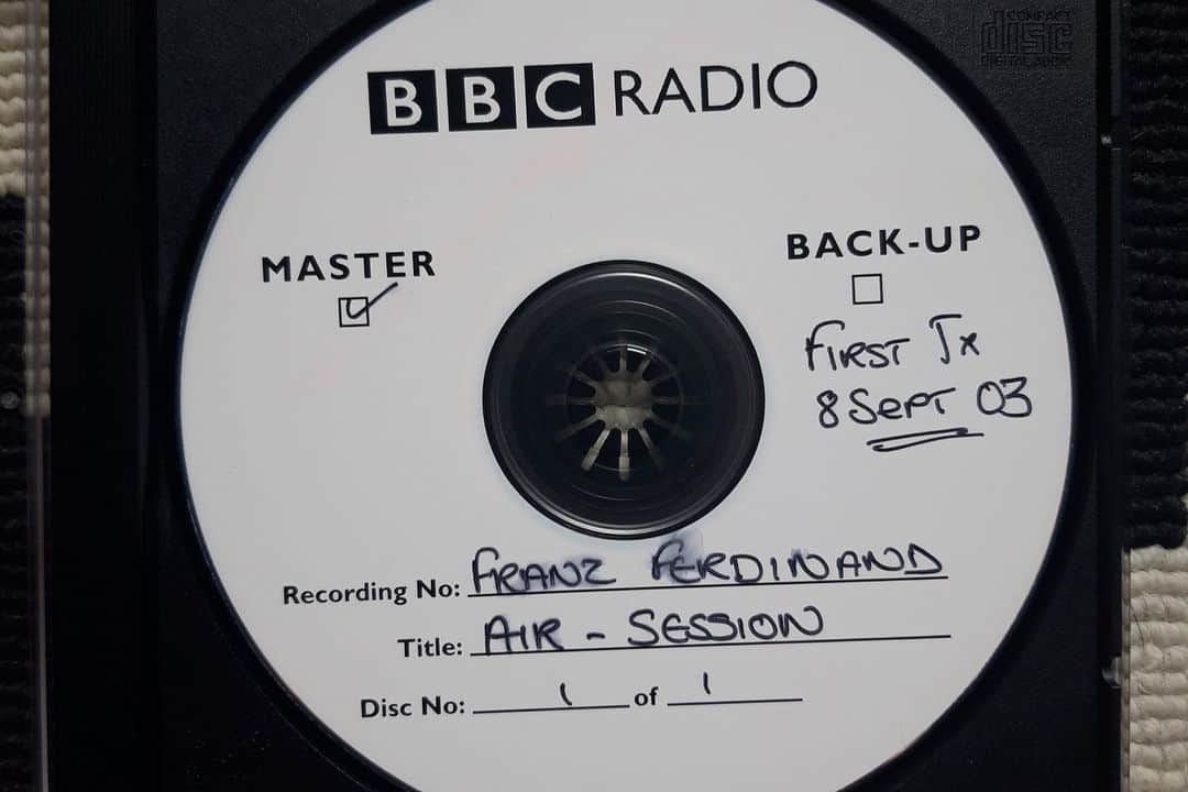 フランツ・フェルディナンドさんのインスタグラム写真 - (フランツ・フェルディナンドInstagram)「Whilst in the @bbcscotland studio with @vic_galloway from when we did our very first radio session.」2月13日 21時03分 - franz_ferdinand