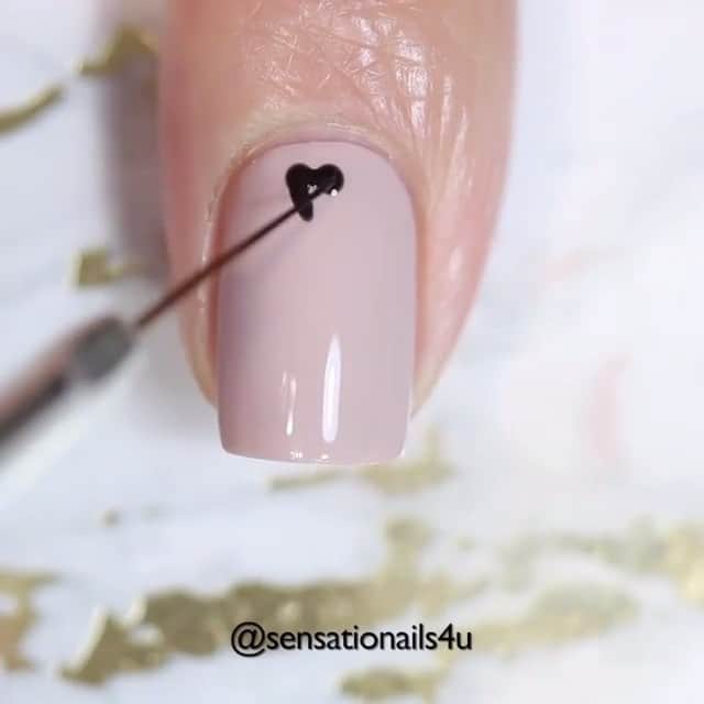 NailsVideosのインスタグラム：「Minimalist nails for Valentine‘s Day nails by @sensationails4u 💕」