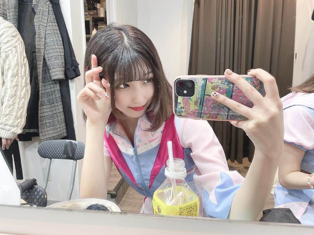 かれんのインスタグラム：「バレンタインライブありがとうございました🤝🍫 チョコ食べてエネルギーチャージしてね‼️‼️‼️」