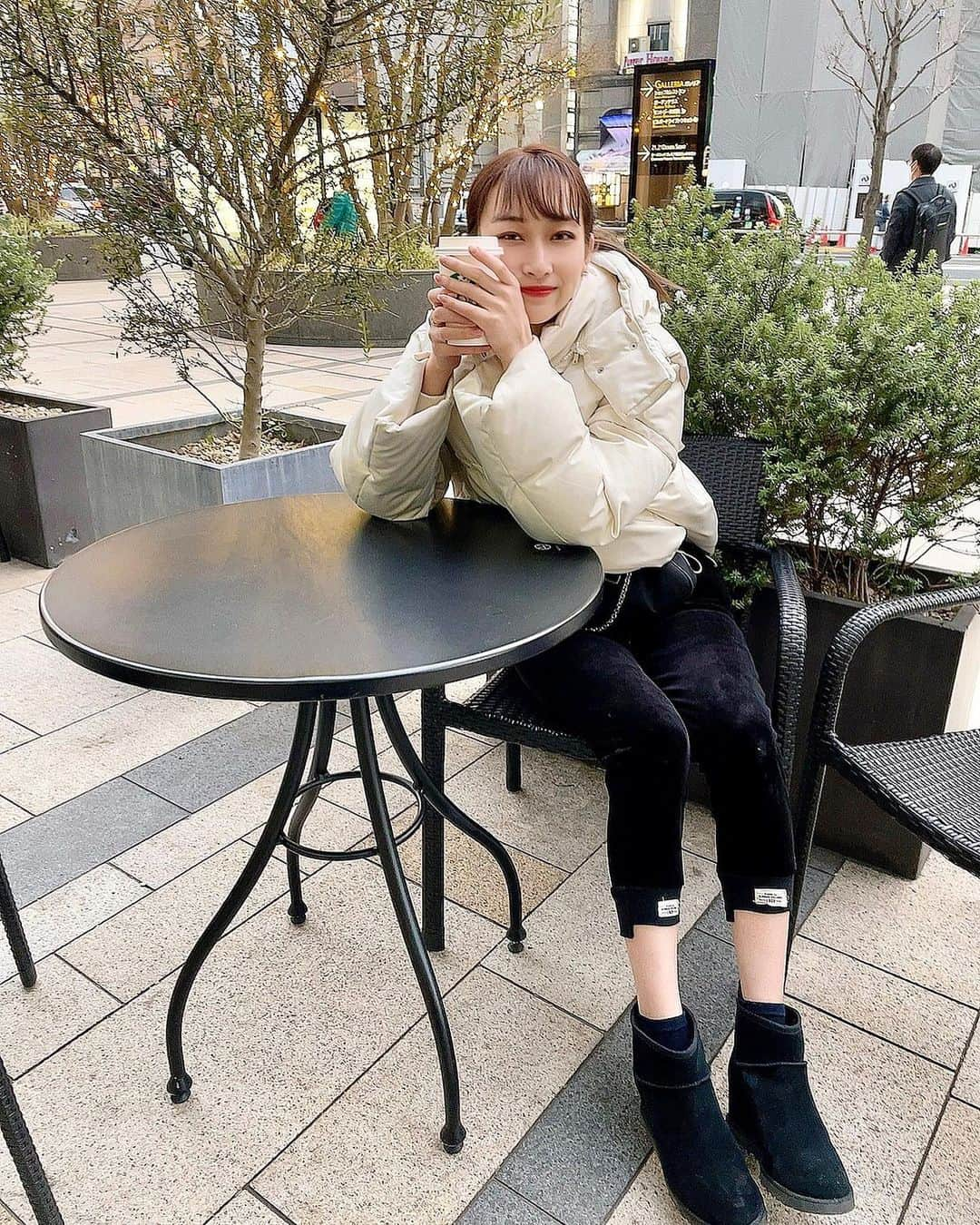 瀬名ひなのさんのインスタグラム写真 - (瀬名ひなのInstagram)「今回はホワモカにした〜🤍☕️ 最近あったかくなってきたからテラス座れるうれしい🌞」2月13日 21時05分 - hinan0n