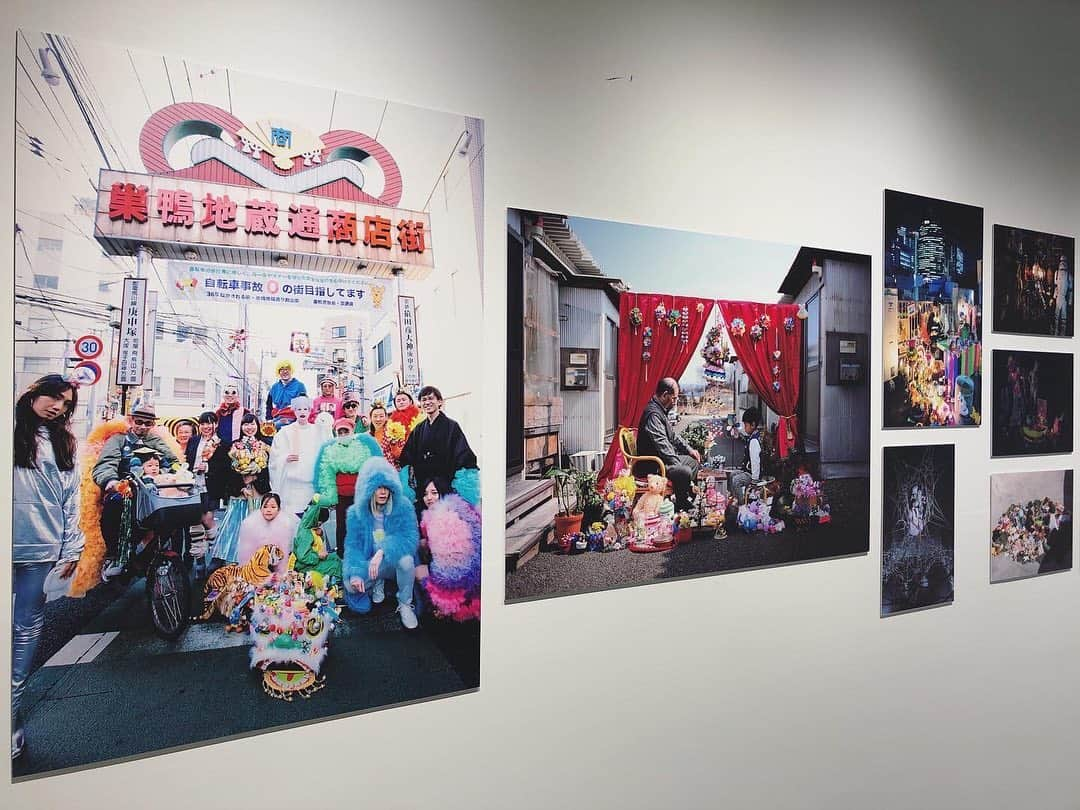 相沢梨紗さんのインスタグラム写真 - (相沢梨紗Instagram)「KIMSONGHE EXHIBITION「天国」 . 2021/02/05〜2/22 . PARCO MUSEUM TOKYO . . . #kimsonghe #art #parco #japan #tokyo #chandelier #mirror #interior #interiordesign #渋谷PARCO #parcomusiumtokyo」2月13日 21時07分 - risacheeese