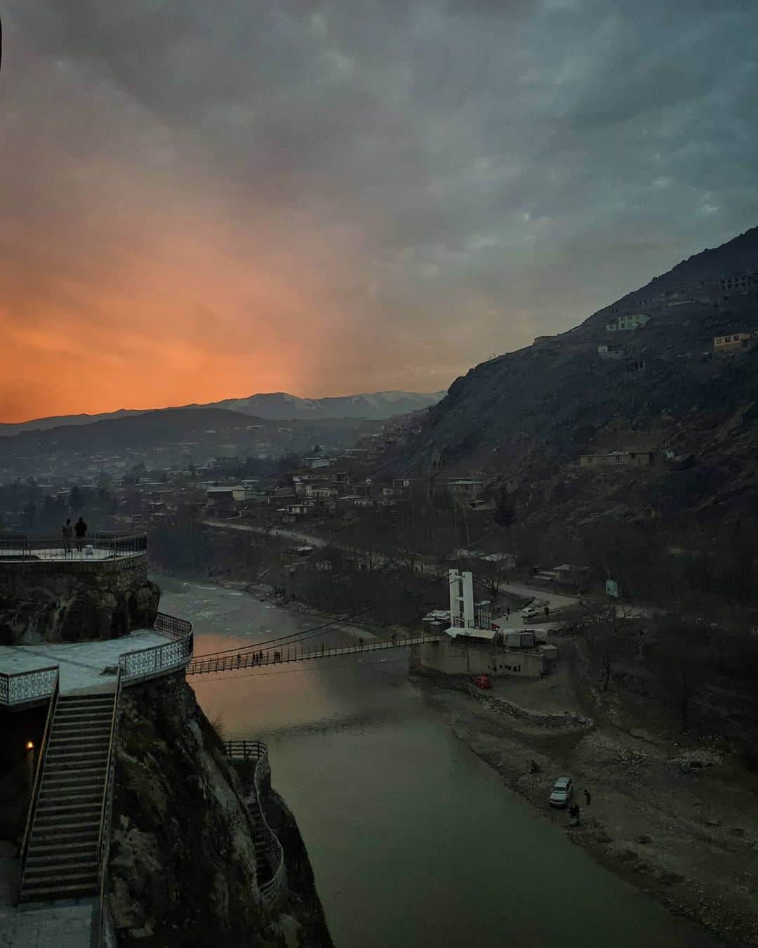 National Geographic Creativeのインスタグラム：「Photo by @kianahayeri / Overlooking Kookcha River in the city of Faizabad, the capital of the most northeastern province of Afghanistan. Badakhshan was the only province that the Taliban did not conquer during their rule from 1996 to 2001 and thus it was one of the few provinces of the country that witnessed little insurgency in the Afghan wars – however in the last decade Taliban insurgents have managed to attack and take control of several districts in the province. They continue to gain ground on a daily basis. #faizabad #badakhshan #afghanistan」