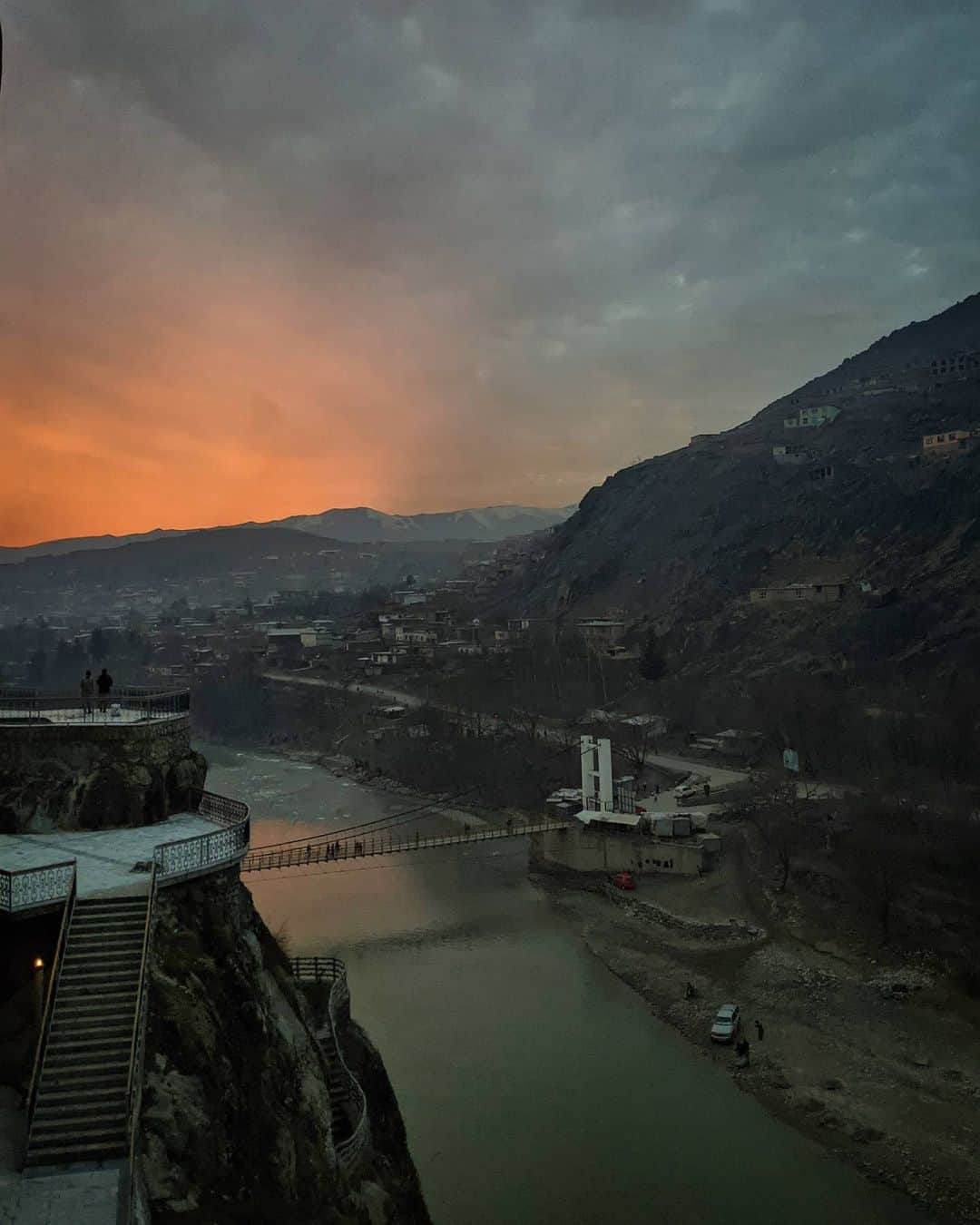 のインスタグラム：「Photo by @kianahayeri / Overlooking Kookcha River in the city of Faizabad, the capital of the most northeastern province of Afghanistan. Badakhshan was the only province that the Taliban did not conquer during their rule from 1996 to 2001 and thus it was one of the few provinces of the country that witnessed little insurgency in the Afghan wars – however in the last decade Taliban insurgents have managed to attack and take control of several districts in the province. They continue to gain ground on a daily basis. #faizabad #badakhshan #afghanistan」