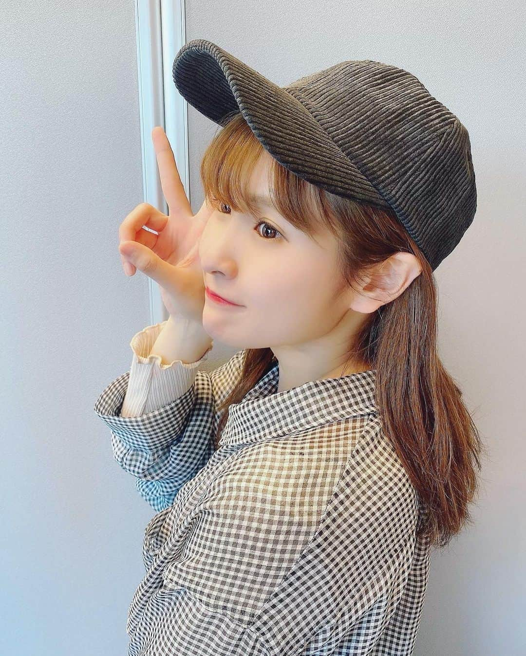 川崎優菜さんのインスタグラム写真 - (川崎優菜Instagram)「. . .  よこがお♡  #川崎優菜 #岩手　#服　#ファッション　#ヘアスタイル　#ヘアアレンジ #haircolor  #hair  #hairstyle #haircut  #hairarrange #make #makeup  #instagram  #fashion  #instalike  #instafashion  #japan  #tokyo」2月13日 21時09分 - yuna.kawasaki.29