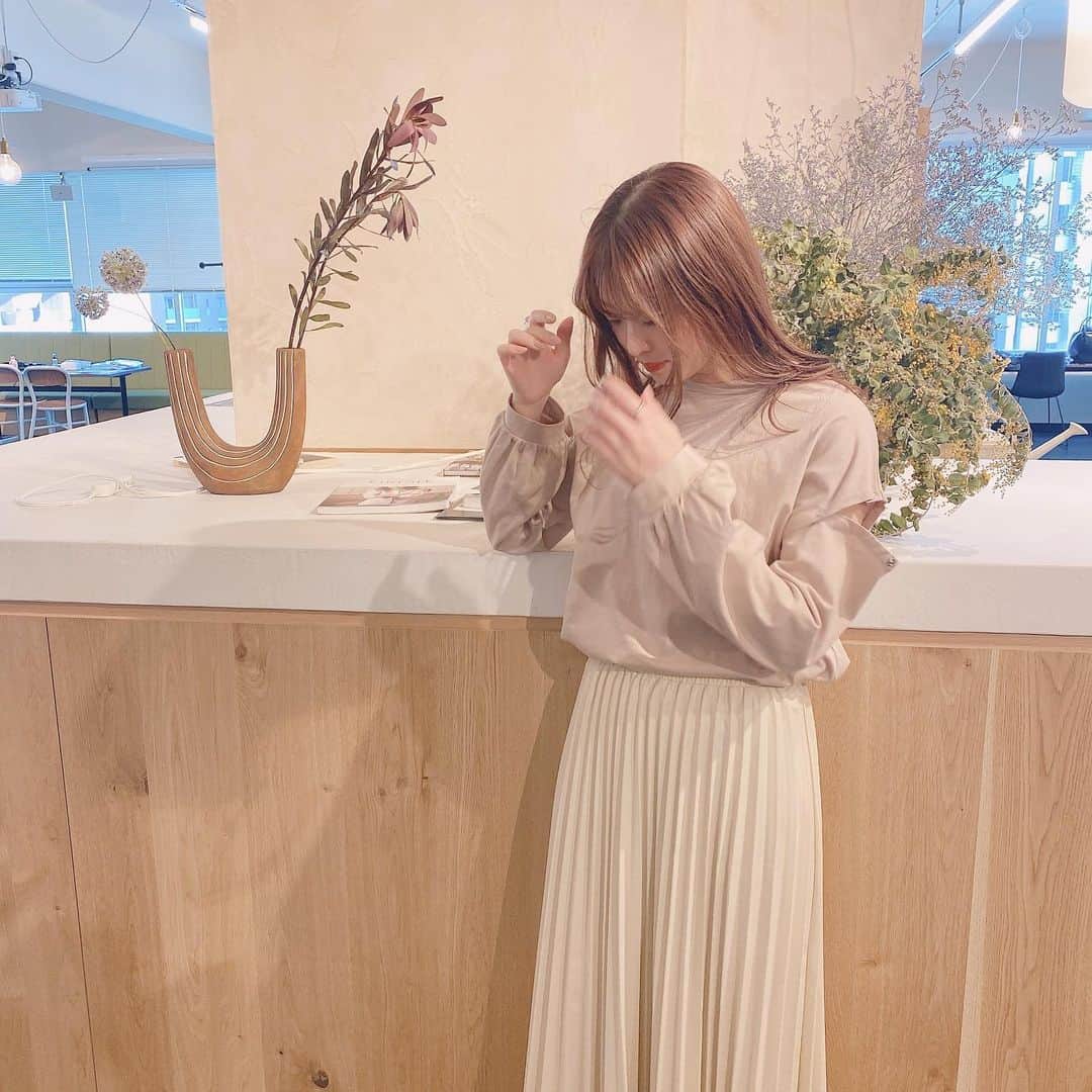 吉次玲奈さんのインスタグラム写真 - (吉次玲奈Instagram)「このレザースカート、プチプラとは﻿ 思えないくらいしっかりしてるし﻿ ゆるっとしたトップスと合わせると﻿ 抜け感が出るので好きすぎて﻿ 最近ヘビロテしてます☺︎﻿ ﻿」2月13日 21時14分 - rena_yoshitsugu