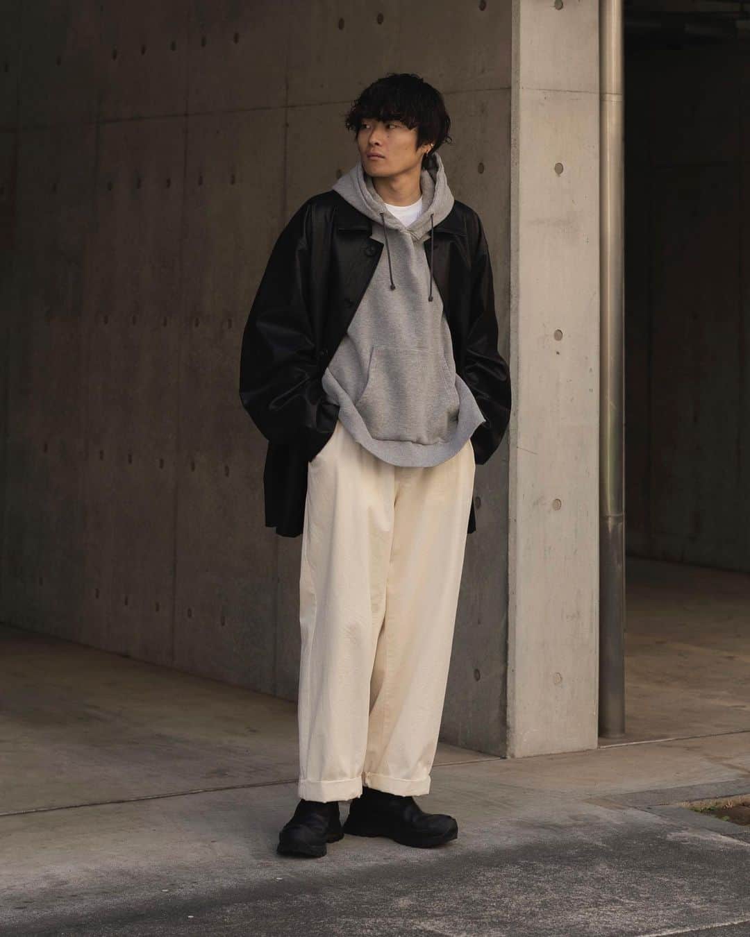 Ryoさんのインスタグラム写真 - (RyoInstagram)「ㅤㅤㅤㅤㅤㅤㅤㅤㅤㅤㅤㅤㅤ 春は、レザーブルゾンをうまく着こなしたいな🧥 In this spring I want wear lather item nicely✌️  ㅤㅤㅤㅤㅤㅤㅤㅤㅤㅤㅤㅤㅤ jacket:#ssstein  hoodie:#ryotakashima pants:#ssstein shoes:#jilsander」2月13日 21時16分 - ryo__takashima