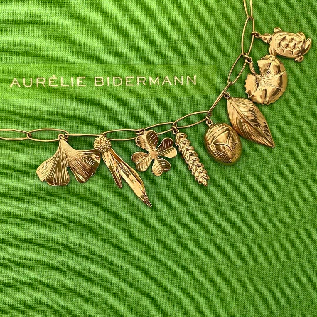 オーレリービダマンのインスタグラム：「Choose your charms ! 🍀🐢🪲🌾 #aureliebidermann #aureliebidermann」