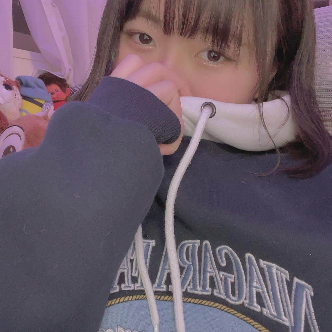 のインスタグラム：「. このトレーナーみんなから可愛いって言ってもらえる！！ デザインまじかわだよね🥺 気になる子タグ先！ . . . #古着#古着女子#トレーナー#トレーナーコーデ」