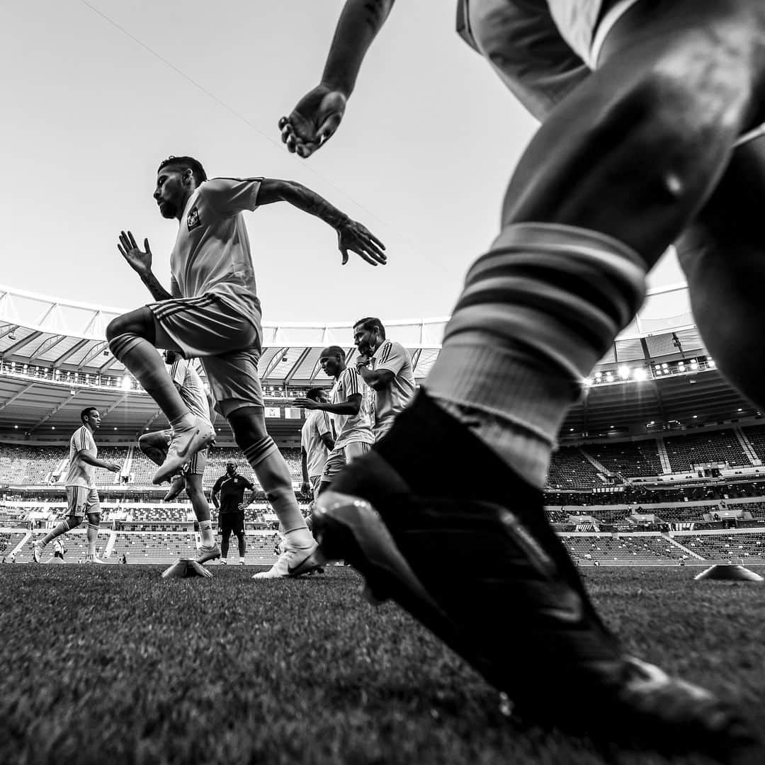 FIFAワールドカップさんのインスタグラム写真 - (FIFAワールドカップInstagram)「Raw. Beautiful. Bold.  The #ClubWC from a different point of view.  📷 @davidramosgetty」2月13日 21時30分 - fifaworldcup