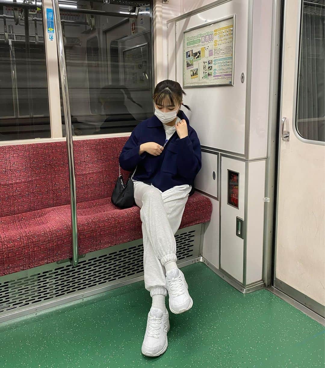 河崎みーなのインスタグラム：「ラフな日👶🏻👟 . .」