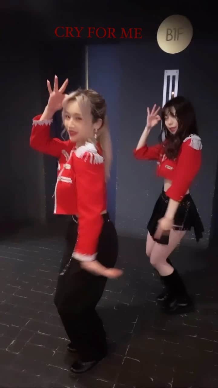 柏元萌華のインスタグラム：「💎１００日ダンスチャレンジ💎 【１０日目】 #CRYFORME 💔 / #TWICE  今日はこのダンスがぴったりな ひかりと✨ @hikari_niko424   10分の1、いきましたーー！！ #100日ダンスチャレンジ #もえダンス #もえぴーぽー募集#kpop#coverdance #once」