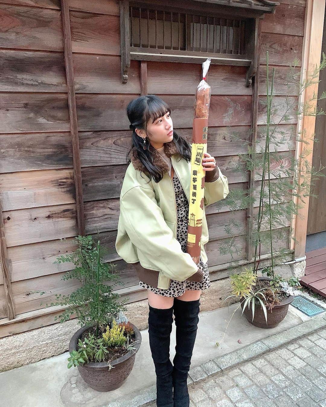 市川優月のインスタグラム：「. . 前の写真をぽんと🧚🏻‍♀️ そーいえばこの麩菓子食べてないけど兄が全部たべた?? 妹にも3分の1くらいとっといてほしかったよ🧚🏻‍♀️ . #川越 #麩菓子 #川越食べ歩き #お菓子 #食べ歩き #兄弟」