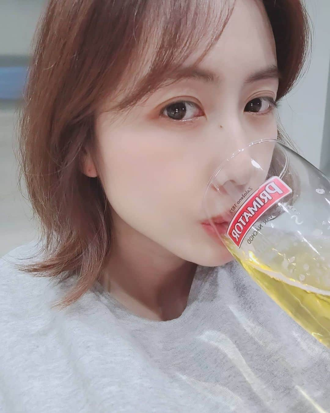 ホン・ウニのインスタグラム：「안되겠다  한잔마셔이지🍺 애쓰셨어요 여러분~~~」