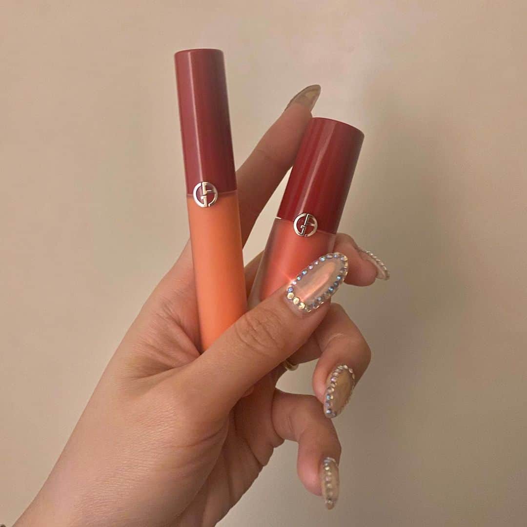 梅村実帆のインスタグラム：「@armanibeauty 👄 リップばっかり買って唇いくつあるのかな👶🏻 にしても、かわいい色ですき♡」